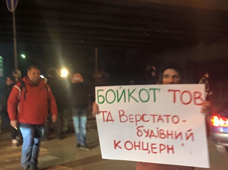 В Киеве активисты перекрыли проспект Победы (ФОТО) (фото) - фото 1 В Киеве активисты перекрыли проспект Победы (ФОТО) (фото) - фото 1