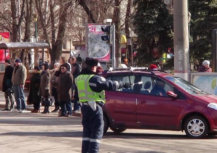 ДАІ Кіровоградщини проводить профілактичну роботу серед пішоходів (фото) - фото 1 ДАІ Кіровоградщини проводить профілактичну роботу серед пішоходів (фото) - фото 1