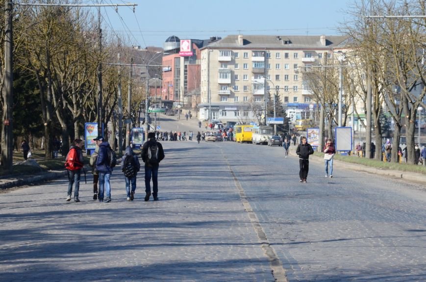 У Тернополі на знак протесту рідні бійців батальйону “Збруч” перекрили дорогу (ФОТОРЕПОРТАЖ) (фото) - фото 1 У Тернополі на знак протесту рідні бійців батальйону “Збруч” перекрили дорогу (ФОТОРЕПОРТАЖ) (фото) - фото 1