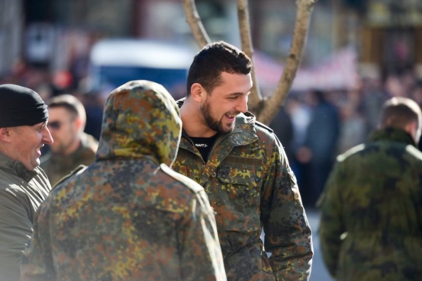 В Киеве Минагрополитики пикетировали сотрудники «Пущи-Водицы» и люди в камуфляже (ФОТО) (фото) - фото 1 В Киеве Минагрополитики пикетировали сотрудники «Пущи-Водицы» и люди в камуфляже (ФОТО) (фото) - фото 1