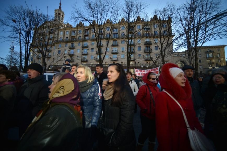 В Киеве Минагрополитики пикетировали сотрудники «Пущи-Водицы» и люди в камуфляже (ФОТО) (фото) - фото 1 В Киеве Минагрополитики пикетировали сотрудники «Пущи-Водицы» и люди в камуфляже (ФОТО) (фото) - фото 1