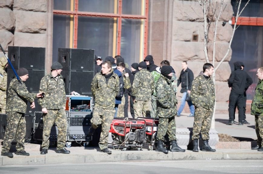 В Киеве Минагрополитики пикетировали сотрудники «Пущи-Водицы» и люди в камуфляже (ФОТО) (фото) - фото 1 В Киеве Минагрополитики пикетировали сотрудники «Пущи-Водицы» и люди в камуфляже (ФОТО) (фото) - фото 1
