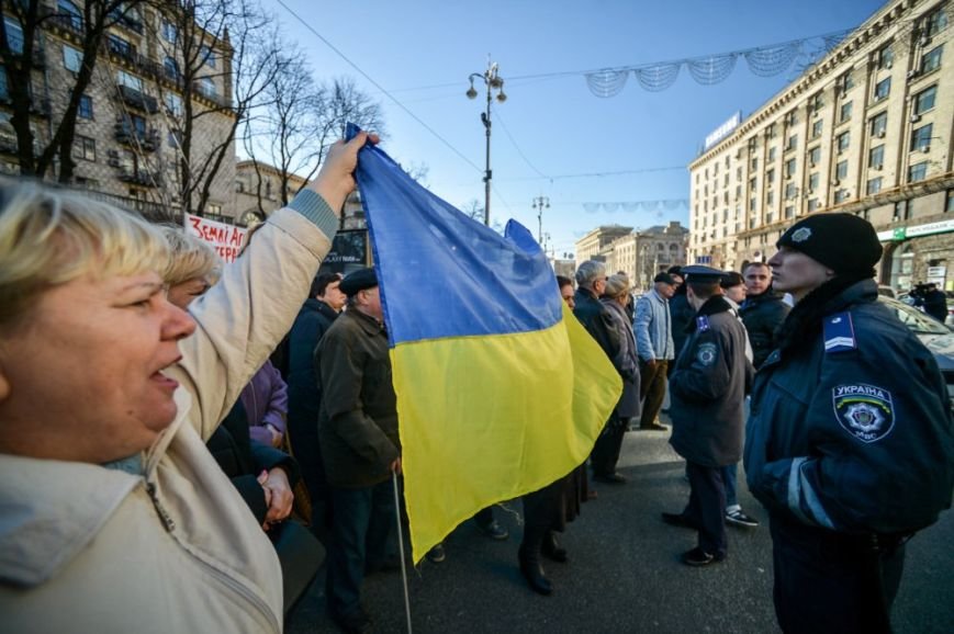 В Киеве Минагрополитики пикетировали сотрудники «Пущи-Водицы» и люди в камуфляже (ФОТО) (фото) - фото 1 В Киеве Минагрополитики пикетировали сотрудники «Пущи-Водицы» и люди в камуфляже (ФОТО) (фото) - фото 1