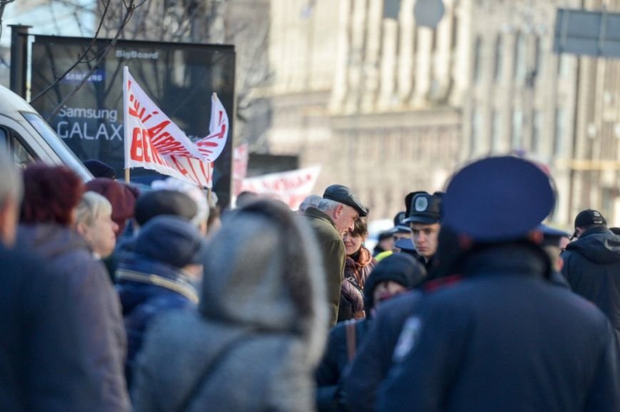 В Киеве Минагрополитики пикетировали сотрудники «Пущи-Водицы» и люди в камуфляже (ФОТО) (фото) - фото 1 В Киеве Минагрополитики пикетировали сотрудники «Пущи-Водицы» и люди в камуфляже (ФОТО) (фото) - фото 1