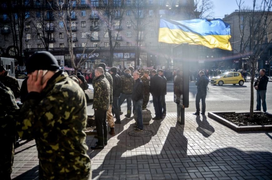 В Киеве Минагрополитики пикетировали сотрудники «Пущи-Водицы» и люди в камуфляже (ФОТО) (фото) - фото 1 В Киеве Минагрополитики пикетировали сотрудники «Пущи-Водицы» и люди в камуфляже (ФОТО) (фото) - фото 1