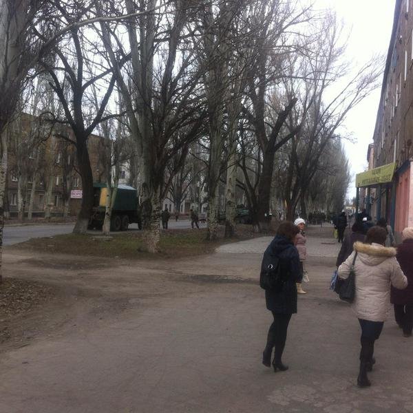 В центре Маеевки российские наемники пытаются штурмовать военную комендатуру боевиков (ФОТО, ВИДЕО) (фото) - фото 1 В центре Маеевки российские наемники пытаются штурмовать военную комендатуру боевиков (ФОТО, ВИДЕО) (фото) - фото 1