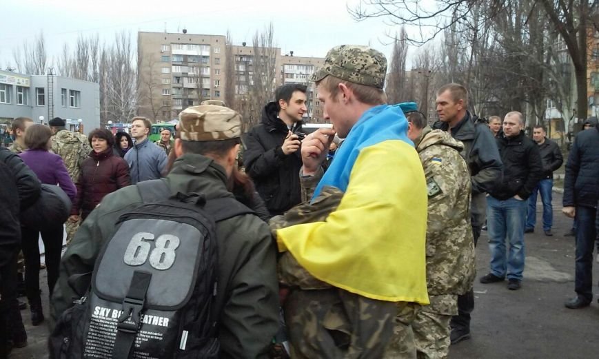 Криворожане встретили десантников-«дембелей» (ФОТО) (фото) - фото 1 Криворожане встретили десантников-«дембелей» (ФОТО) (фото) - фото 1