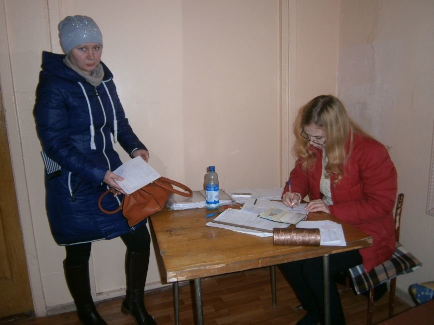 В Димитрове переселенцы получили гуманитарную помощь от МК Красного... В Димитрове переселенцы получили гуманитарную помощь от МК Красного Креста (ФОТОРЕПОРТАЖ) (фото) - фото 1