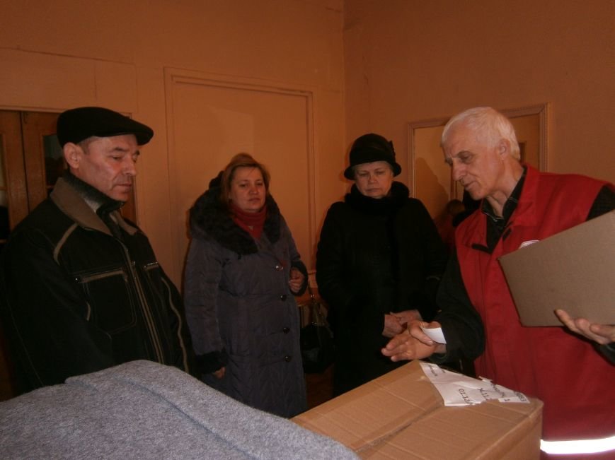 В Димитрове переселенцы получили гуманитарную помощь от МК Красного... В Димитрове переселенцы получили гуманитарную помощь от МК Красного Креста (ФОТОРЕПОРТАЖ) (фото) - фото 4