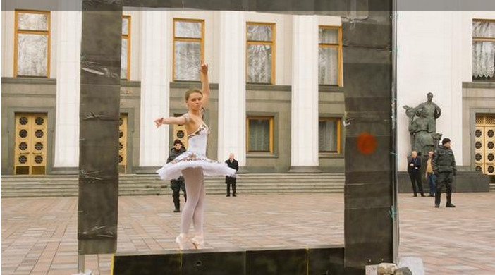 Под Радой - балет: активисты требуют принятия закона об общественном вещании (ФОТО) (фото) - фото 1 Под Радой - балет: активисты требуют принятия закона об общественном вещании (ФОТО) (фото) - фото 1