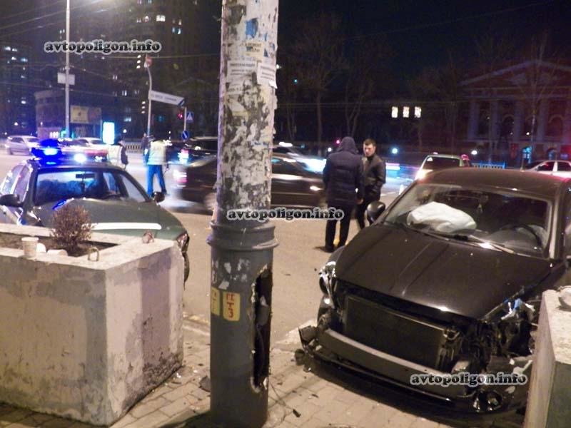 В Киеве в ДТП угодил патрульный автомобиль ГАИ (ФОТО) (фото) - фото 1 В Киеве в ДТП угодил патрульный автомобиль ГАИ (ФОТО) (фото) - фото 1