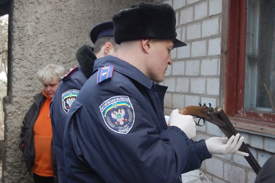 Под Черниговом пожилой мужчина застрелил знакомого (фото) - фото 1 Под Черниговом пожилой мужчина застрелил знакомого (фото) - фото 1