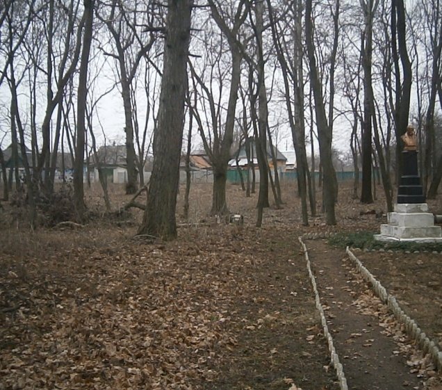 Усадьбе Лизогубов в 30 километрах от Чернигова нужна помощь (фото) - фото 1 Усадьбе Лизогубов в 30 километрах от Чернигова нужна помощь (фото) - фото 1
