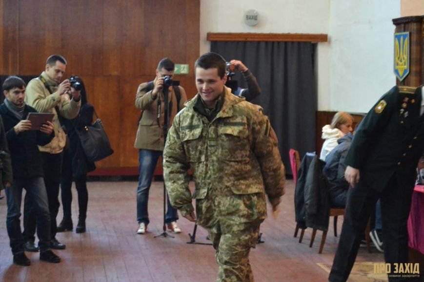 Героям слава! В Ужгороді відбулися урочистості на честь закарпатськ... Героям слава! В Ужгороді відбулися урочистості на честь закарпатських військових (Фоторепортаж) (фото) - фото 13