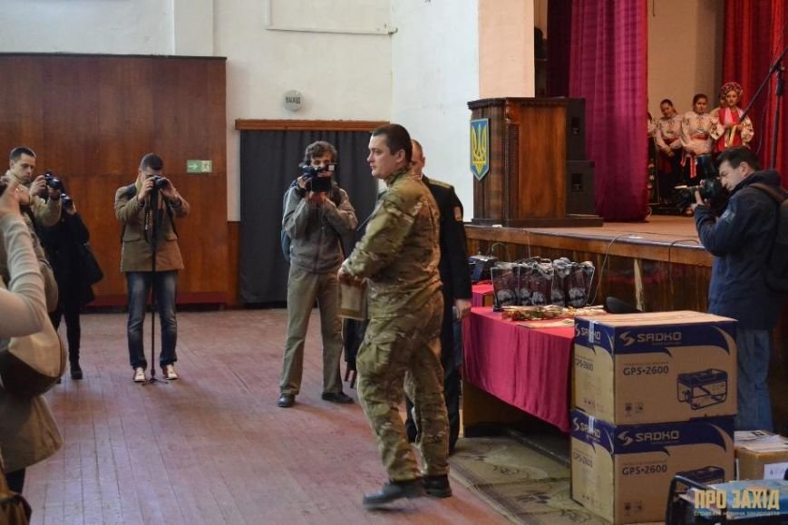 Героям слава! В Ужгороді відбулися урочистості на честь закарпатськ... Героям слава! В Ужгороді відбулися урочистості на честь закарпатських військових (Фоторепортаж) (фото) - фото 12