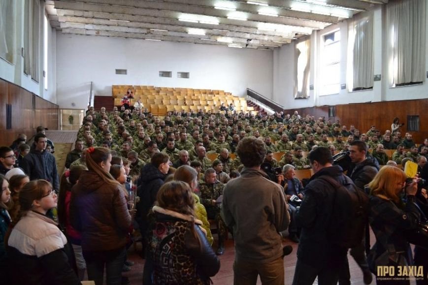 Героям слава! В Ужгороді відбулися урочистості на честь закарпатськ... Героям слава! В Ужгороді відбулися урочистості на честь закарпатських військових (Фоторепортаж) (фото) - фото 5