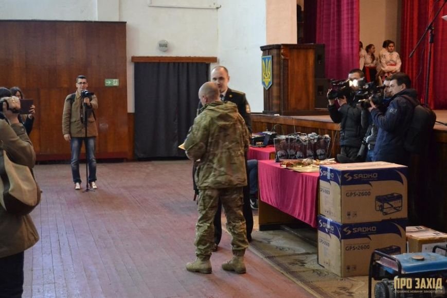 Героям слава! В Ужгороді відбулися урочистості на честь закарпатськ... Героям слава! В Ужгороді відбулися урочистості на честь закарпатських військових (Фоторепортаж) (фото) - фото 9