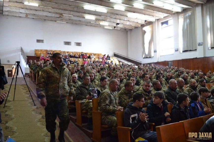 Героям слава! В Ужгороді відбулися урочистості на честь закарпатськ... Героям слава! В Ужгороді відбулися урочистості на честь закарпатських військових (Фоторепортаж) (фото) - фото 6
