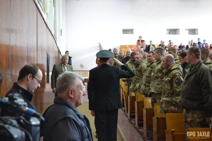 Героям слава! В Ужгороді відбулися урочистості на честь закарпатськ... Героям слава! В Ужгороді відбулися урочистості на честь закарпатських військових (Фоторепортаж) (фото) - фото 2