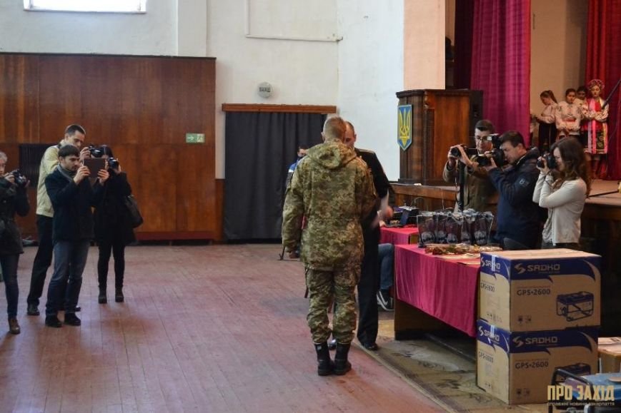 Героям слава! В Ужгороді відбулися урочистості на честь закарпатськ... Героям слава! В Ужгороді відбулися урочистості на честь закарпатських військових (Фоторепортаж) (фото) - фото 10