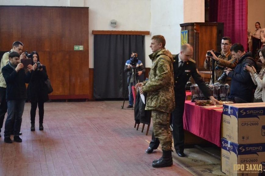 Героям слава! В Ужгороді відбулися урочистості на честь закарпатськ... Героям слава! В Ужгороді відбулися урочистості на честь закарпатських військових (Фоторепортаж) (фото) - фото 15