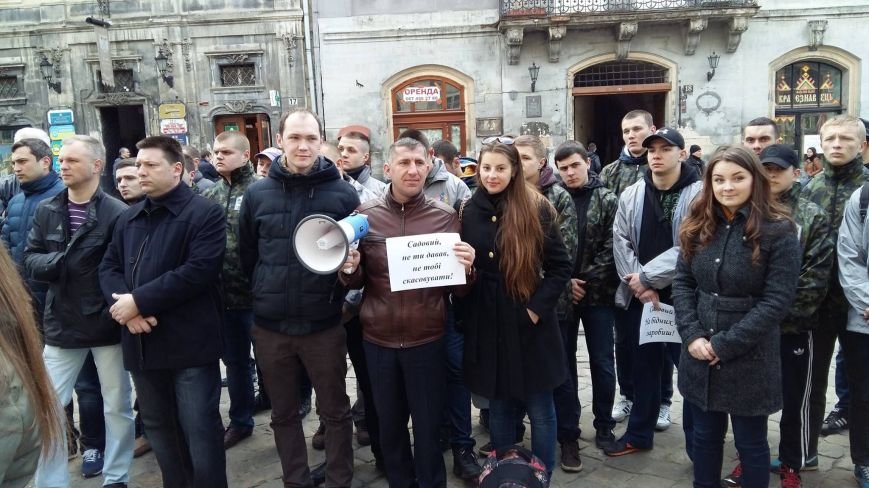 Львів бунтує: пільговики не бажають підкорюватися новим правилам та пішли в наступ на Садового (фото) - фото 1 Львів бунтує: пільговики не бажають підкорюватися новим правилам та пішли в наступ на Садового (фото) - фото 1
