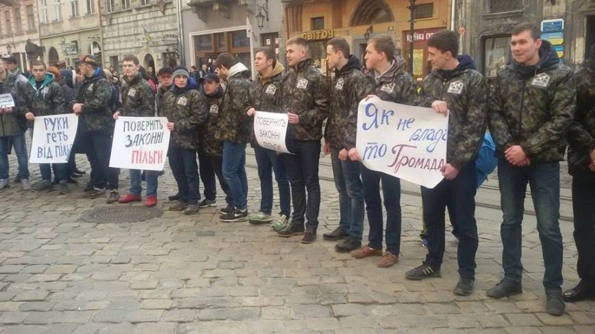 Львів бунтує: пільговики не бажають підкорюватися новим правилам та пішли в наступ на Садового (фото) - фото 2 Львів бунтує: пільговики не бажають підкорюватися новим правилам та пішли в наступ на Садового (фото) - фото 2