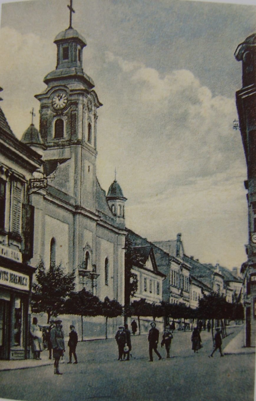 Як виглядала головна вулиця Ужгорода майже сто років тому (ФОТО) (фото) - фото 2