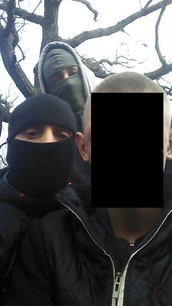 В Кривом Роге: размытым грунтом завалило дом, наркоторговец делал селфи с «Правым сектором», милиция раскрыла заказное убийство (фото) - фото 2 В Кривом Роге: размытым грунтом завалило дом, наркоторговец делал селфи с «Правым сектором», милиция раскрыла заказное убийство (фото) - фото 2