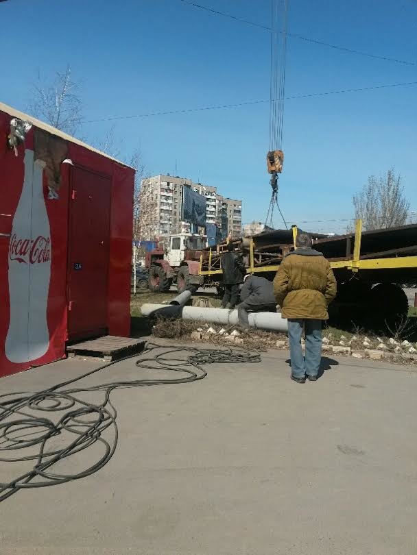 В Мариуполе объявлена война незаконным рекламным щитам (ФОТО) (фото) - фото 1 В Мариуполе объявлена война незаконным рекламным щитам (ФОТО) (фото) - фото 1