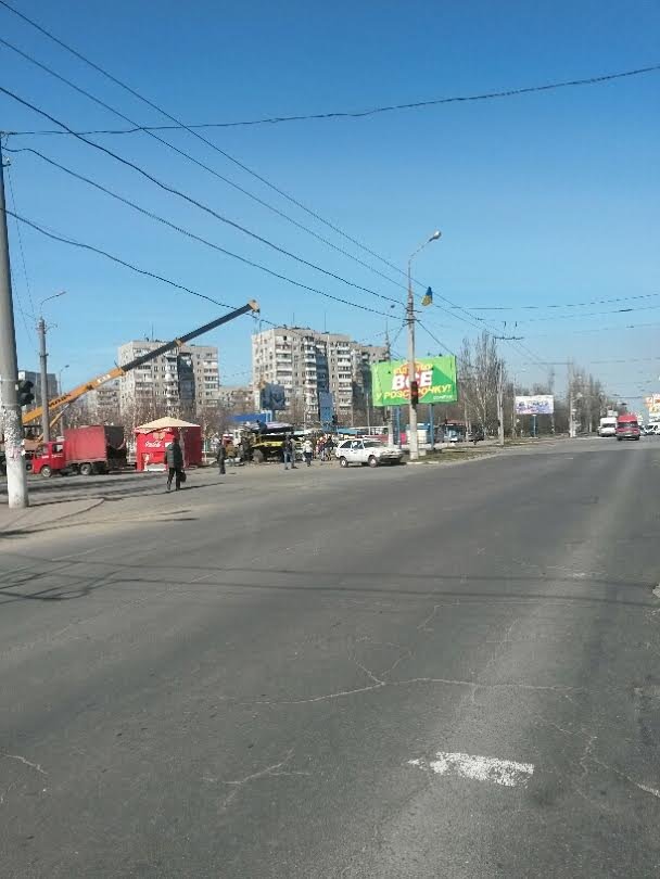 В Мариуполе объявлена война незаконным рекламным щитам (ФОТО) (фото) - фото 1 В Мариуполе объявлена война незаконным рекламным щитам (ФОТО) (фото) - фото 1