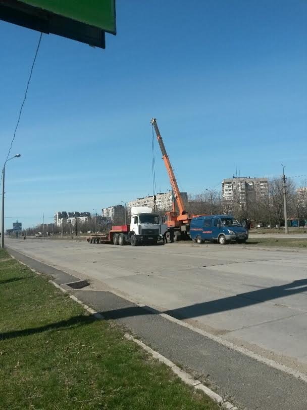 В Мариуполе объявлена война незаконным рекламным щитам (ФОТО) (фото) - фото 1 В Мариуполе объявлена война незаконным рекламным щитам (ФОТО) (фото) - фото 1