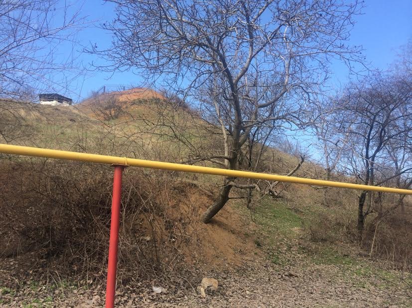 Курортный сезон на Песчаном под вопросом. На пляже будет бетонировать площадки для заезда военной техники (фото) - фото 1 Курортный сезон на Песчаном под вопросом. На пляже будет бетонировать площадки для заезда военной техники (фото) - фото 1