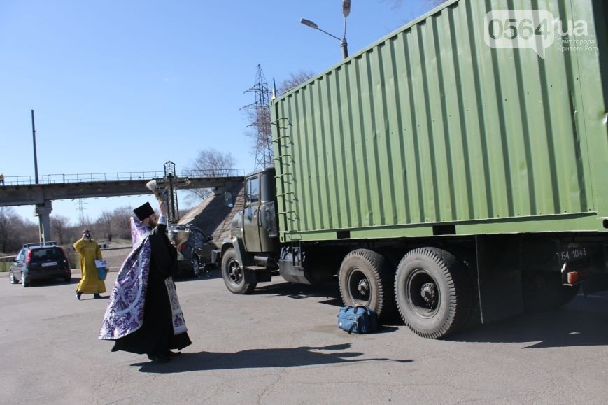 В В Кривом Роге: оборудовали банно-прачечный комплекс бойцам, ультрас передали в АТО посылки, а молодежь громила супермаркет (фото) - фото 1 В В Кривом Роге: оборудовали банно-прачечный комплекс бойцам, ультрас передали в АТО посылки, а молодежь громила супермаркет (фото) - фото 1