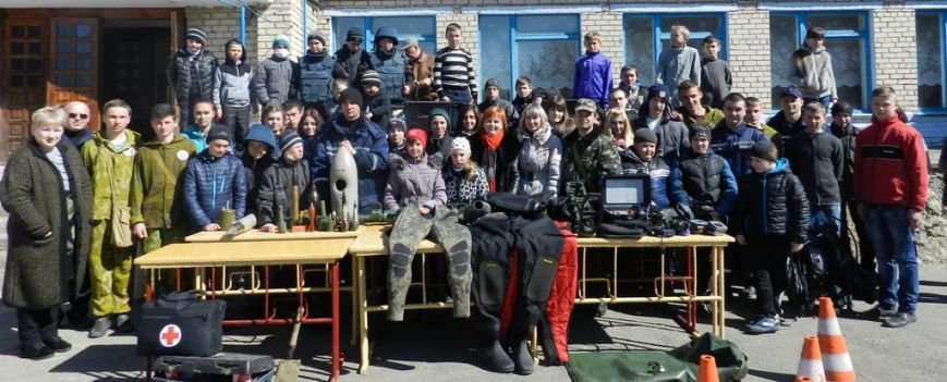 Спасатели провели широкомасштабный День гражданской защиты в сельской школе Белозерского района (фото) (фото) - фото 5 Спасатели провели широкомасштабный День гражданской защиты в сельской школе Белозерского района (фото) (фото) - фото 5