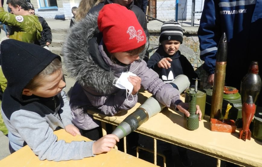 Спасатели провели широкомасштабный День гражданской защиты в сельской школе Белозерского района (фото) (фото) - фото 1 Спасатели провели широкомасштабный День гражданской защиты в сельской школе Белозерского района (фото) (фото) - фото 1