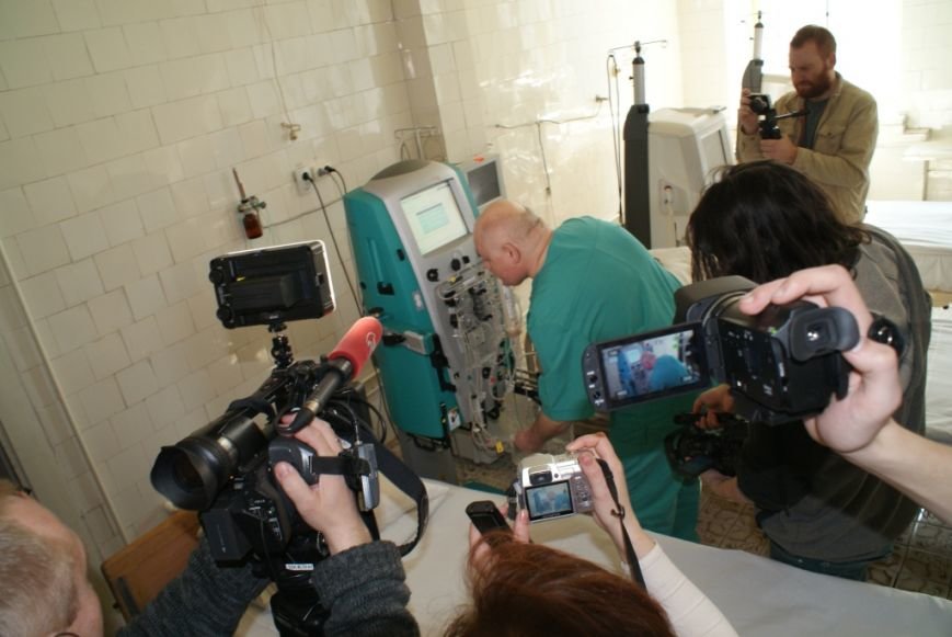 У львівському військовому шпиталі запрацював ультрасучасний апарат, який врятує життя бійців (ФОТОРЕПОРТАЖ) (фото) - фото 4 У львівському військовому шпиталі запрацював ультрасучасний апарат, який врятує життя бійців (ФОТОРЕПОРТАЖ) (фото) - фото 4