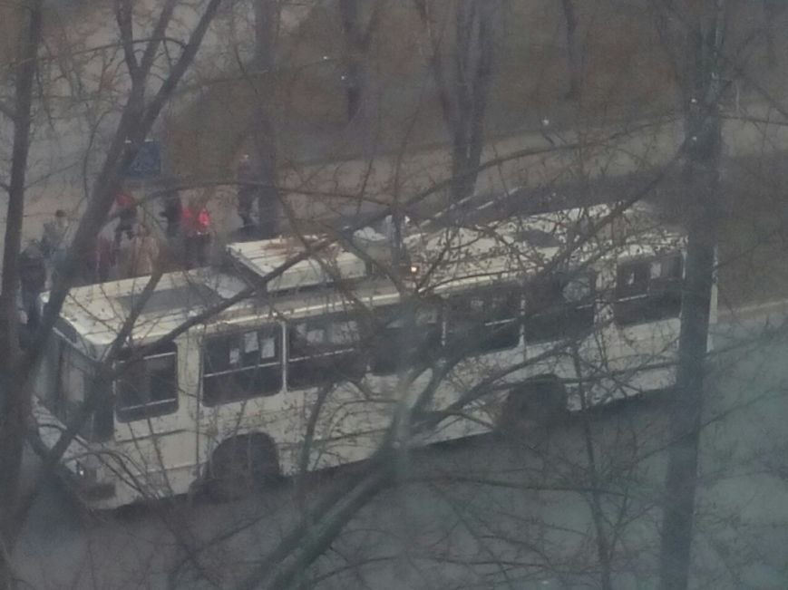 У Тернополі з невідомих причин загорівся тролейбус (фото) (фото) - фото 1 У Тернополі з невідомих причин загорівся тролейбус (фото) (фото) - фото 1