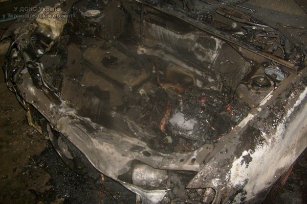 На Тернопільщині горів автомобіль «Citroen Berlingo» (фото) (фото) - фото 1 На Тернопільщині горів автомобіль «Citroen Berlingo» (фото) (фото) - фото 1