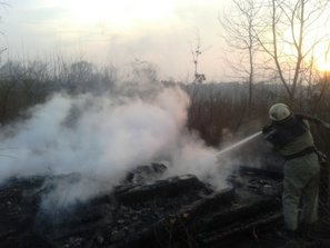 На Львівщині через пожежу трави, вщент згоріла капличка (ФОТО) (фото) - фото 1 На Львівщині через пожежу трави, вщент згоріла капличка (ФОТО) (фото) - фото 1