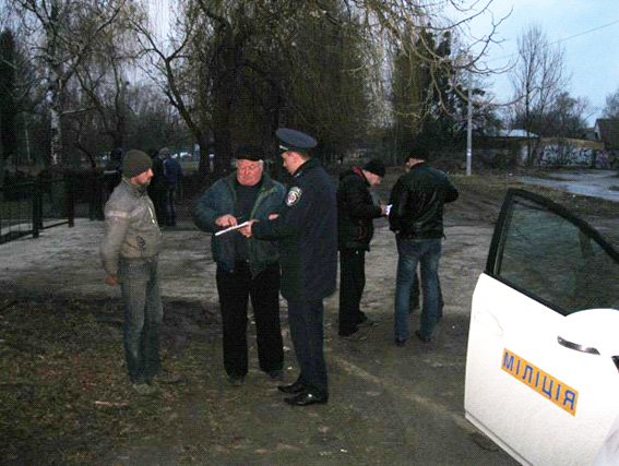 На Черкащині правоохоронці затримали чоловіка, який гуляв містом з гранатою (фото) - фото 2 На Черкащині правоохоронці затримали чоловіка, який гуляв містом з гранатою (фото) - фото 2