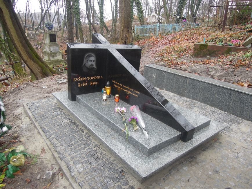 У Львові чеська громада вшанувала пам'ять Томаша Хохолоушка, який похований на Личаківському цвинтарі (ФОТОРЕПОРТАЖ) (фото) - фото 5 У Львові чеська громада вшанувала пам'ять Томаша Хохолоушка, який похований на Личаківському цвинтарі (ФОТОРЕПОРТАЖ) (фото) - фото 5