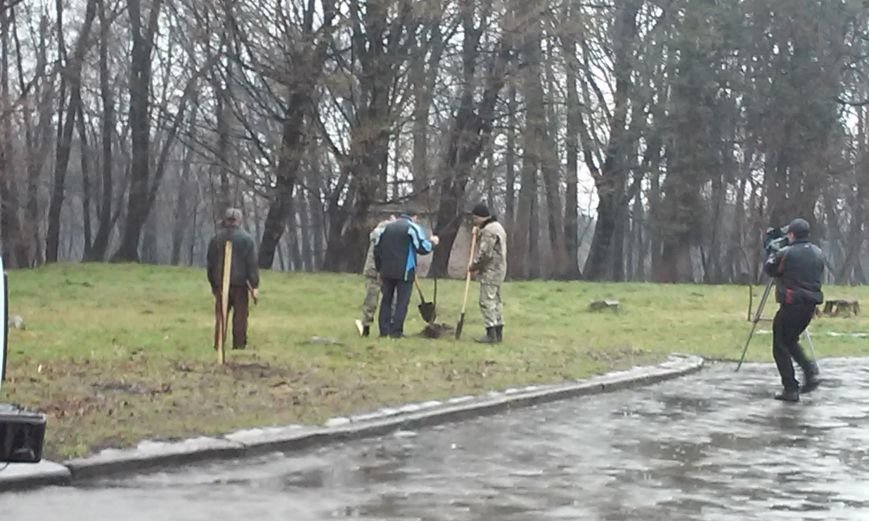 Більше тисячі активістів причепурили Львів до Великодня (ФОТО) (фото) - фото 1 Більше тисячі активістів причепурили Львів до Великодня (ФОТО) (фото) - фото 1
