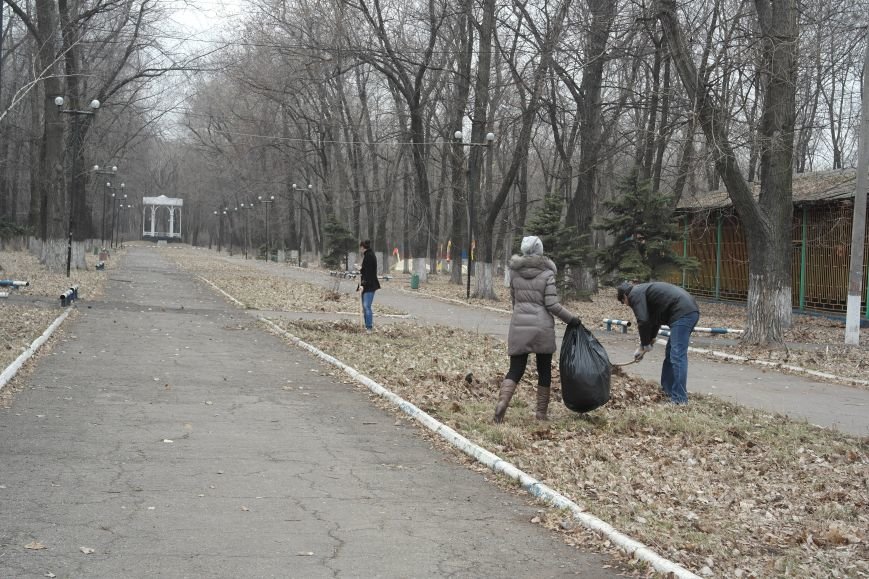 Генеральная уборка в Красноармейске: от прака «Юбилейный» до Динаса... Генеральная уборка в Красноармейске: от прака «Юбилейный» до Динаса (фото) - фото 6