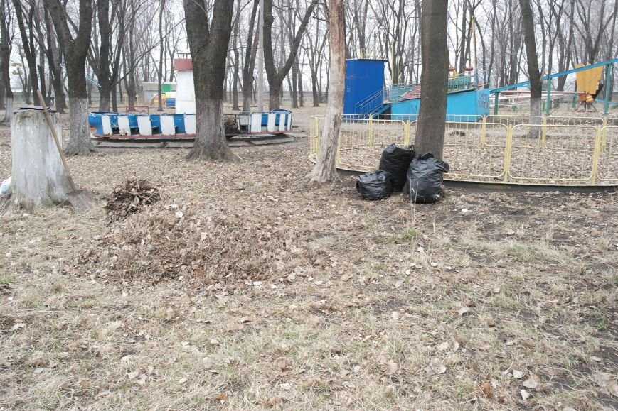 Генеральная уборка в Красноармейске: от прака «Юбилейный» до Динаса... Генеральная уборка в Красноармейске: от прака «Юбилейный» до Динаса (фото) - фото 11