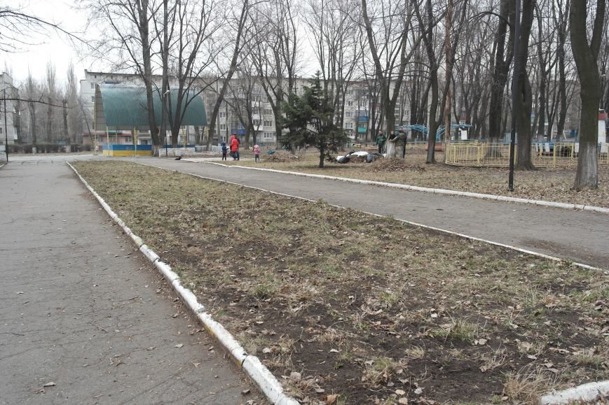 Генеральная уборка в Красноармейске: от прака «Юбилейный» до Динаса... Генеральная уборка в Красноармейске: от прака «Юбилейный» до Динаса (фото) - фото 17