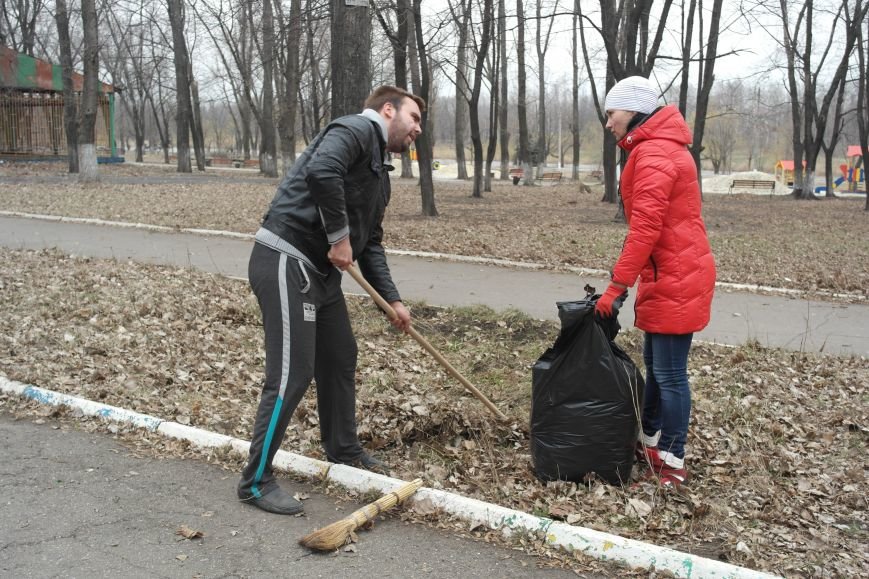 Генеральная уборка в Красноармейске: от прака «Юбилейный» до Динаса... Генеральная уборка в Красноармейске: от прака «Юбилейный» до Динаса (фото) - фото 7