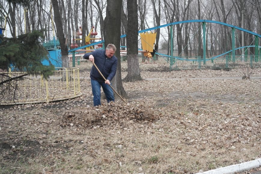 Генеральная уборка в Красноармейске: от прака «Юбилейный» до Динаса... Генеральная уборка в Красноармейске: от прака «Юбилейный» до Динаса (фото) - фото 9