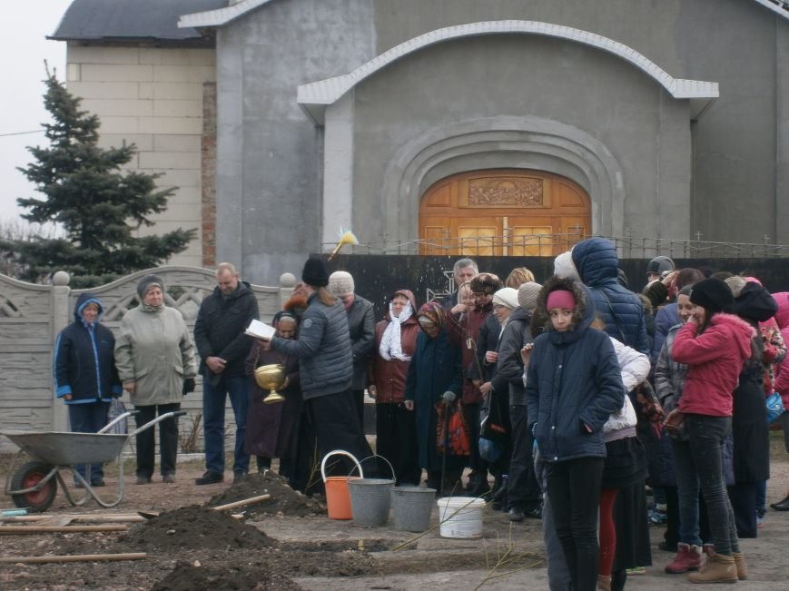 Прихожане Димитровского Храма Петра и Павла высадили церковный сад... Прихожане Димитровского Храма Петра и Павла высадили церковный сад (ФОТОРЕПОРТАЖ) (фото) - фото 1