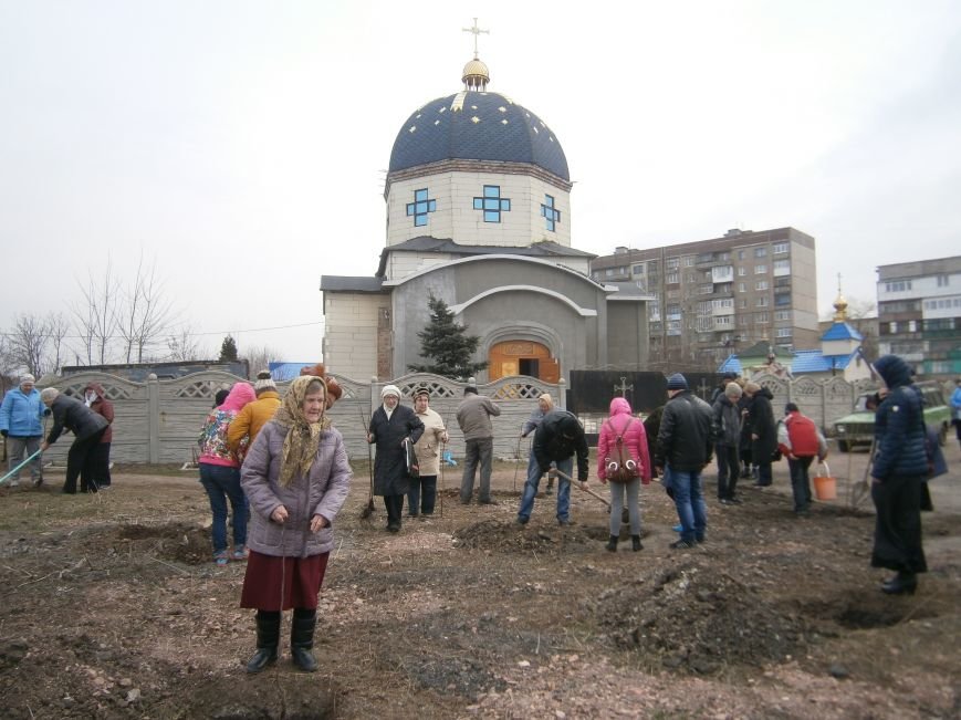 Прихожане Димитровского Храма Петра и Павла высадили церковный сад... Прихожане Димитровского Храма Петра и Павла высадили церковный сад (ФОТОРЕПОРТАЖ) (фото) - фото 12